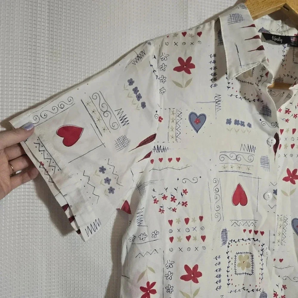 💥BOGO💥 Vintage White and Red Button Down Shirt - Picture 5 of 9